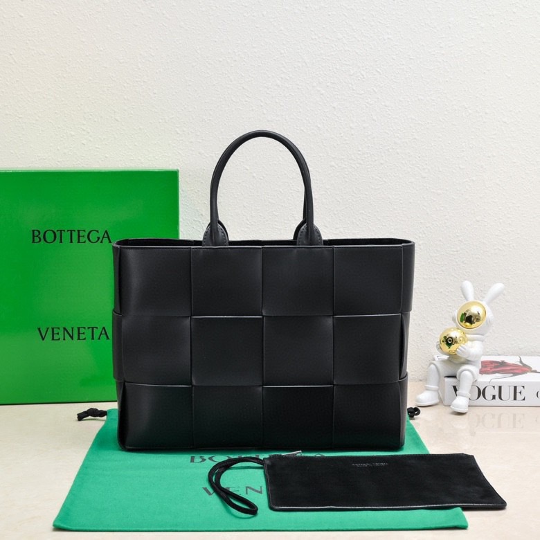 Bottega Veneta Small Arco Tote Bag With Strap - DesignerGu