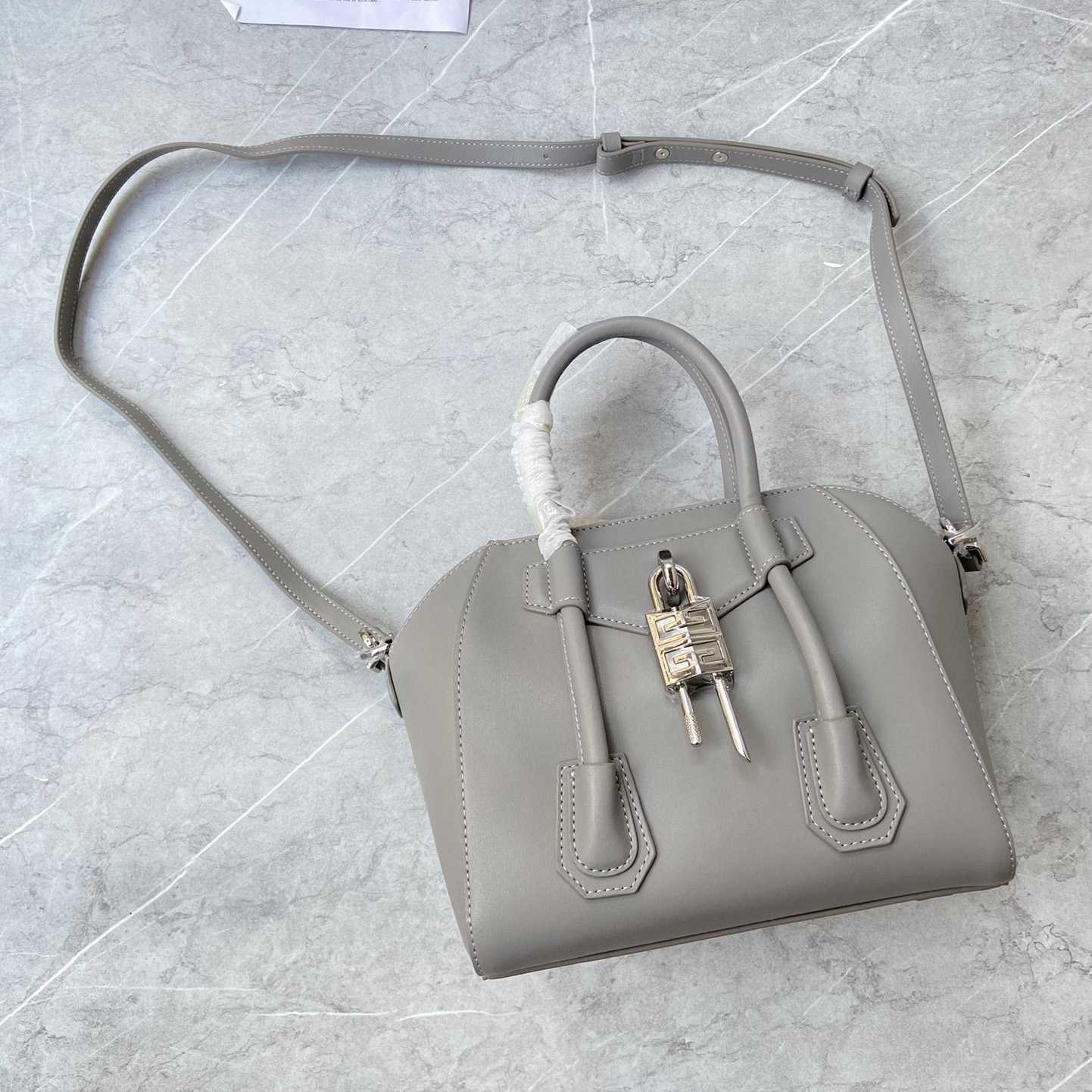 Givenchy Mini Antigona Lock Bag (23*27*13cm) - DesignerGu