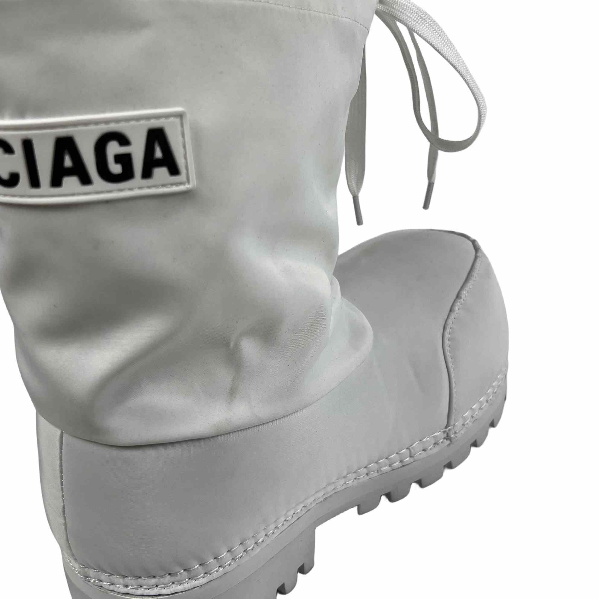 Balenciaga Alaska Low Boot In White Nylon - DesignerGu