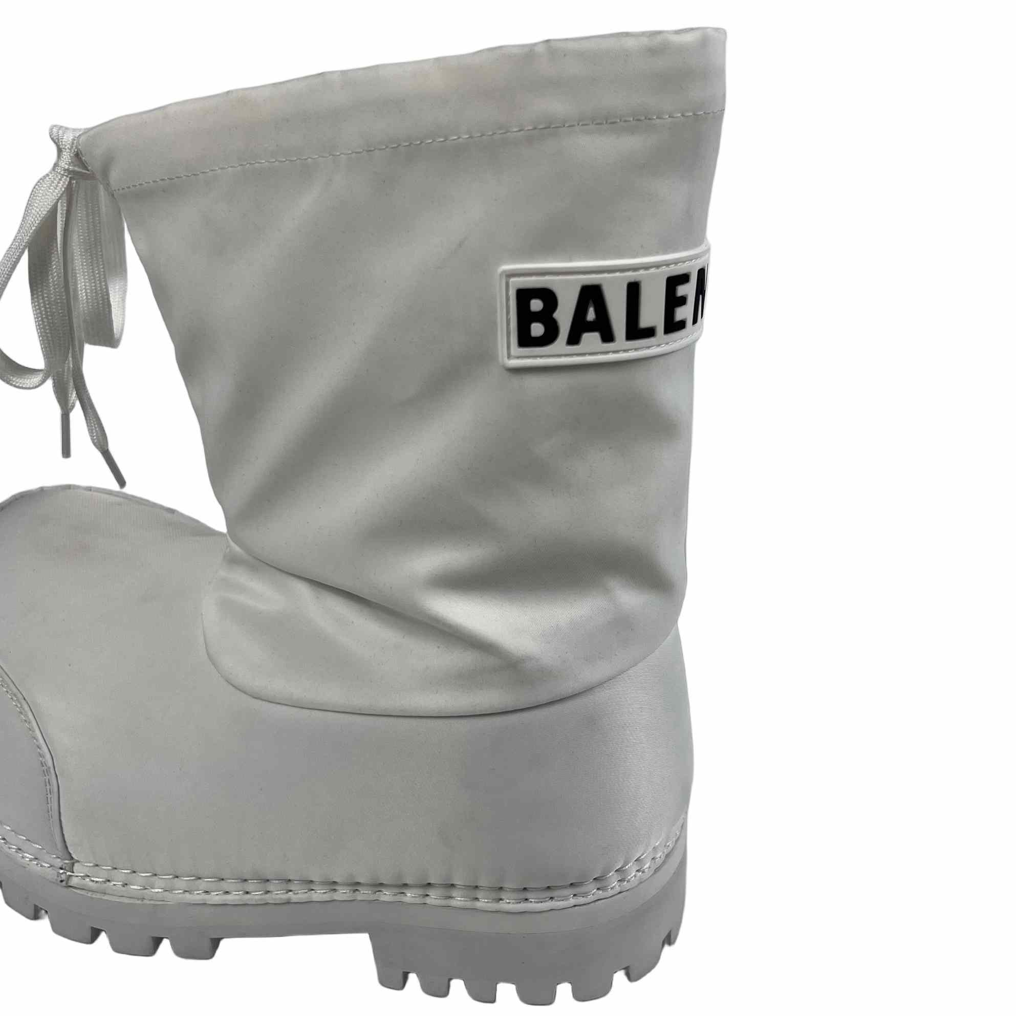 Balenciaga Alaska Low Boot In White Nylon - DesignerGu