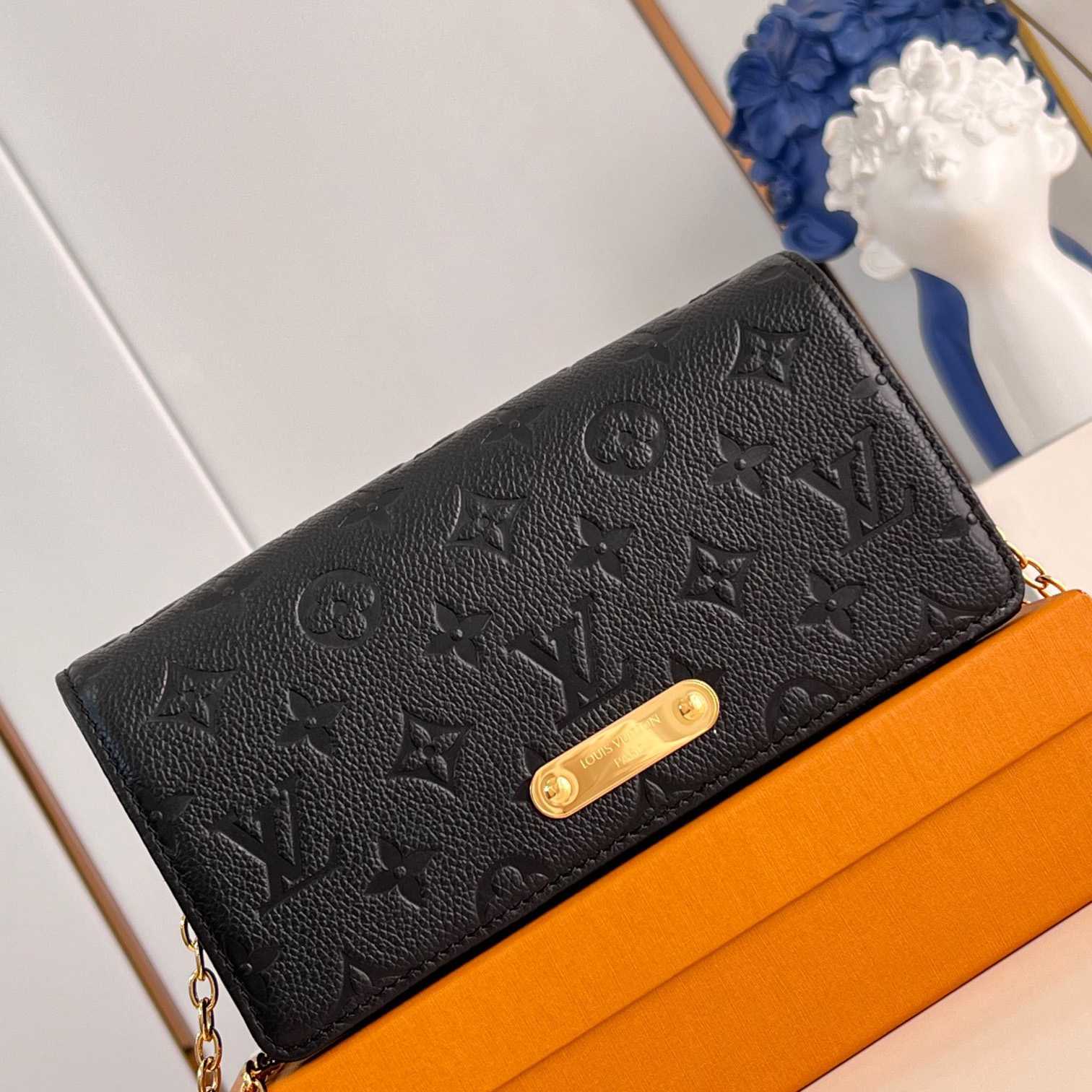 Louis Vuitton Wallet On Chain Lily    M46919 - DesignerGu