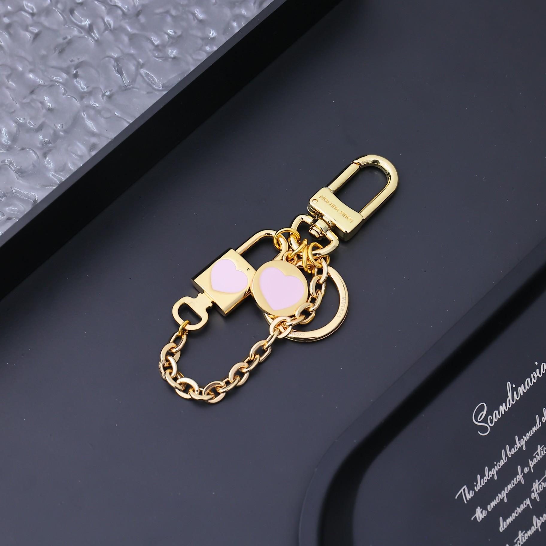 Louis Vuitton Cadenas Key Holder   M01425 - DesignerGu