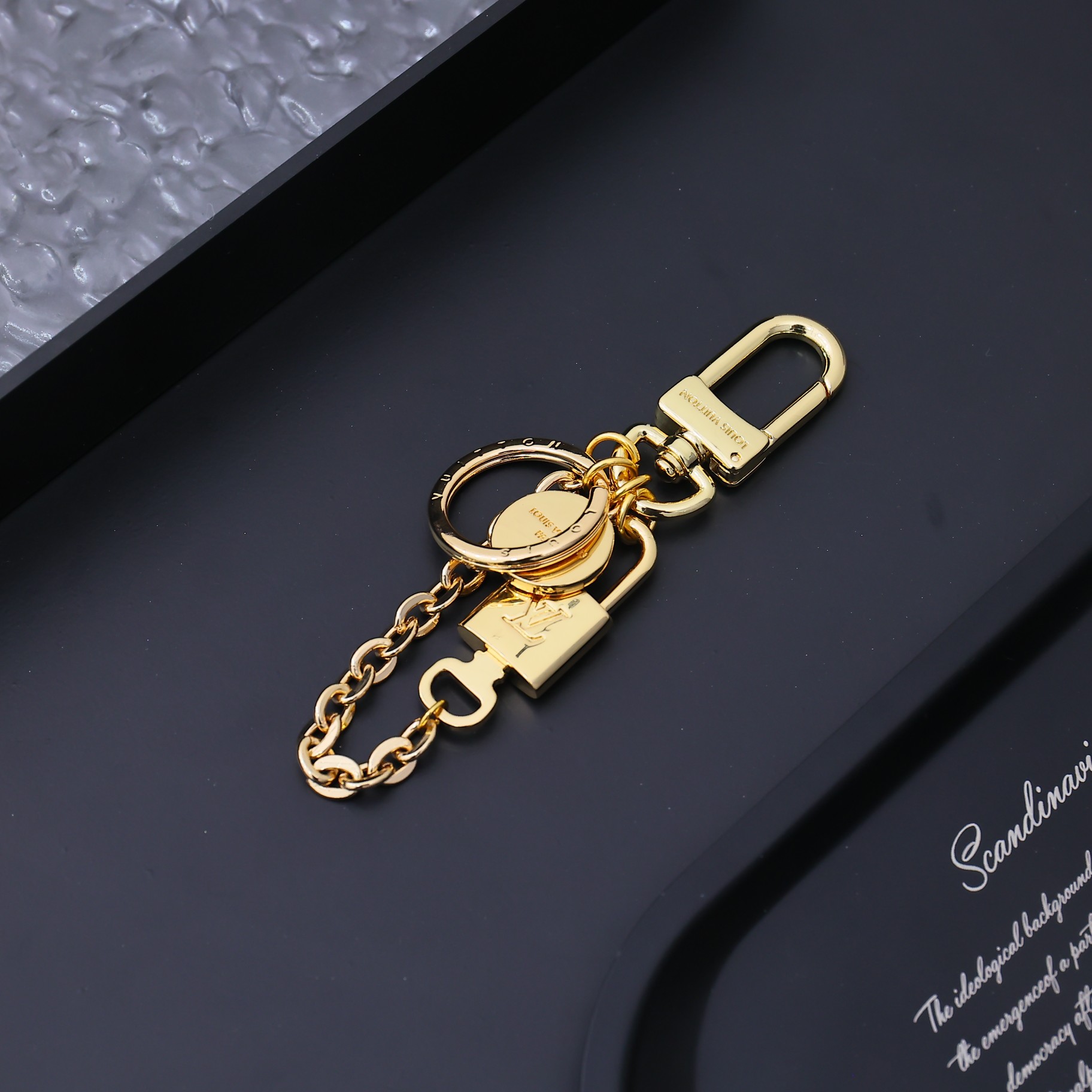 Louis Vuitton Cadenas Key Holder   M01425 - DesignerGu