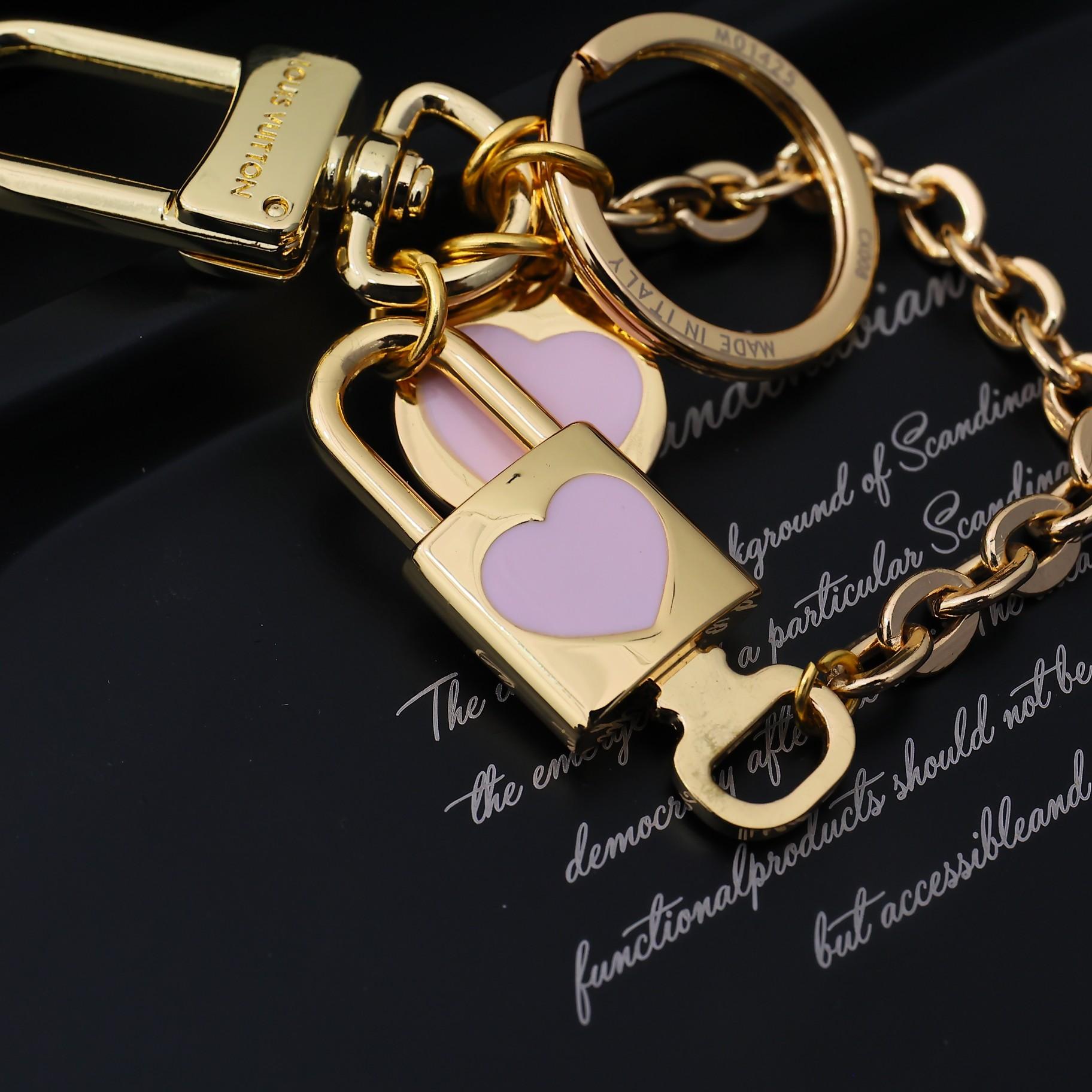 Louis Vuitton Cadenas Key Holder   M01425 - DesignerGu