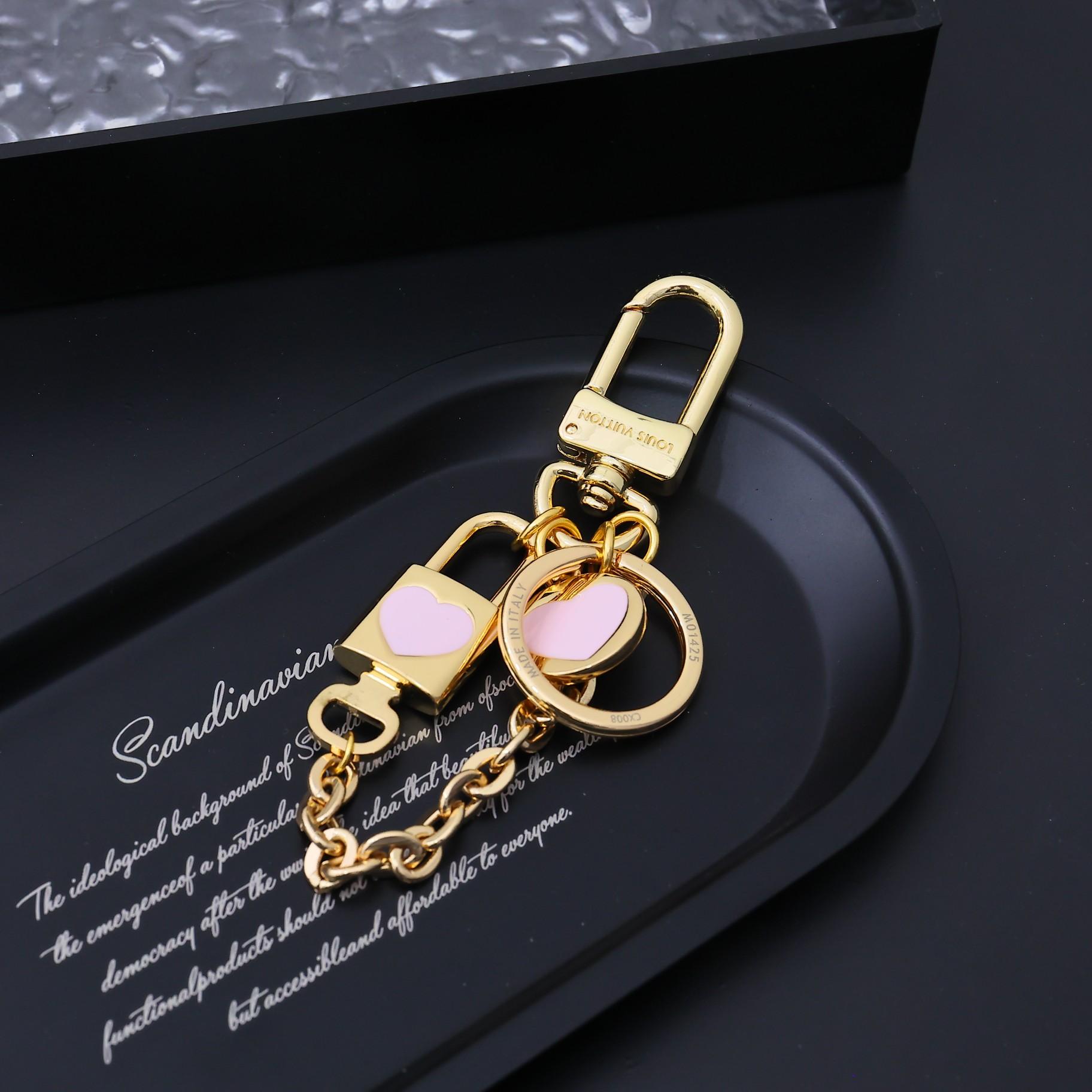 Louis Vuitton Cadenas Key Holder   M01425 - DesignerGu