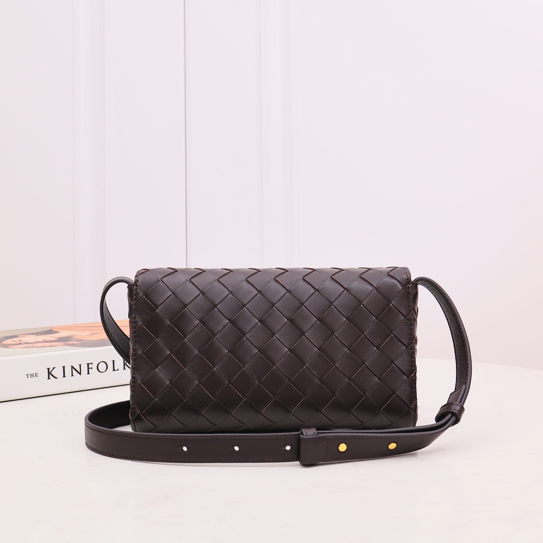 Bottega Veneta Mini Andiamo Cross-Body Bag - DesignerGu