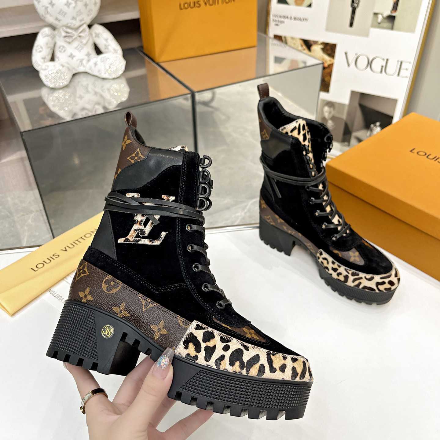 Louis Vuitton Laureate Platform Desert Boot - DesignerGu