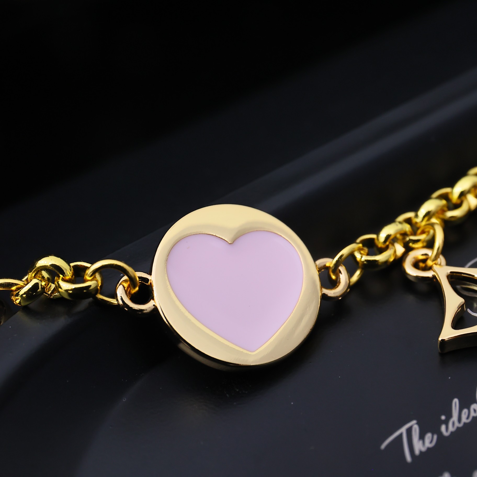 Louis Vuitton LV Iconic Heart Bag Charm    M01421 - DesignerGu