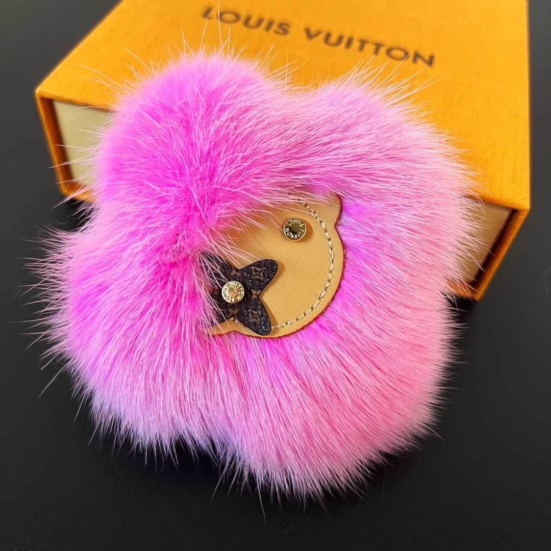 Louis Vuitto Vivienne Fur Key Holder   M01447 - DesignerGu