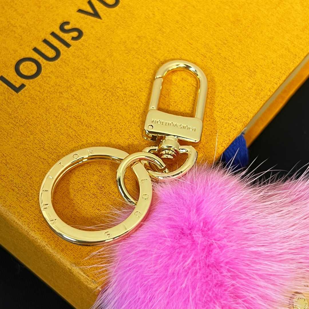 Louis Vuitto Vivienne Fur Key Holder   M01447 - DesignerGu