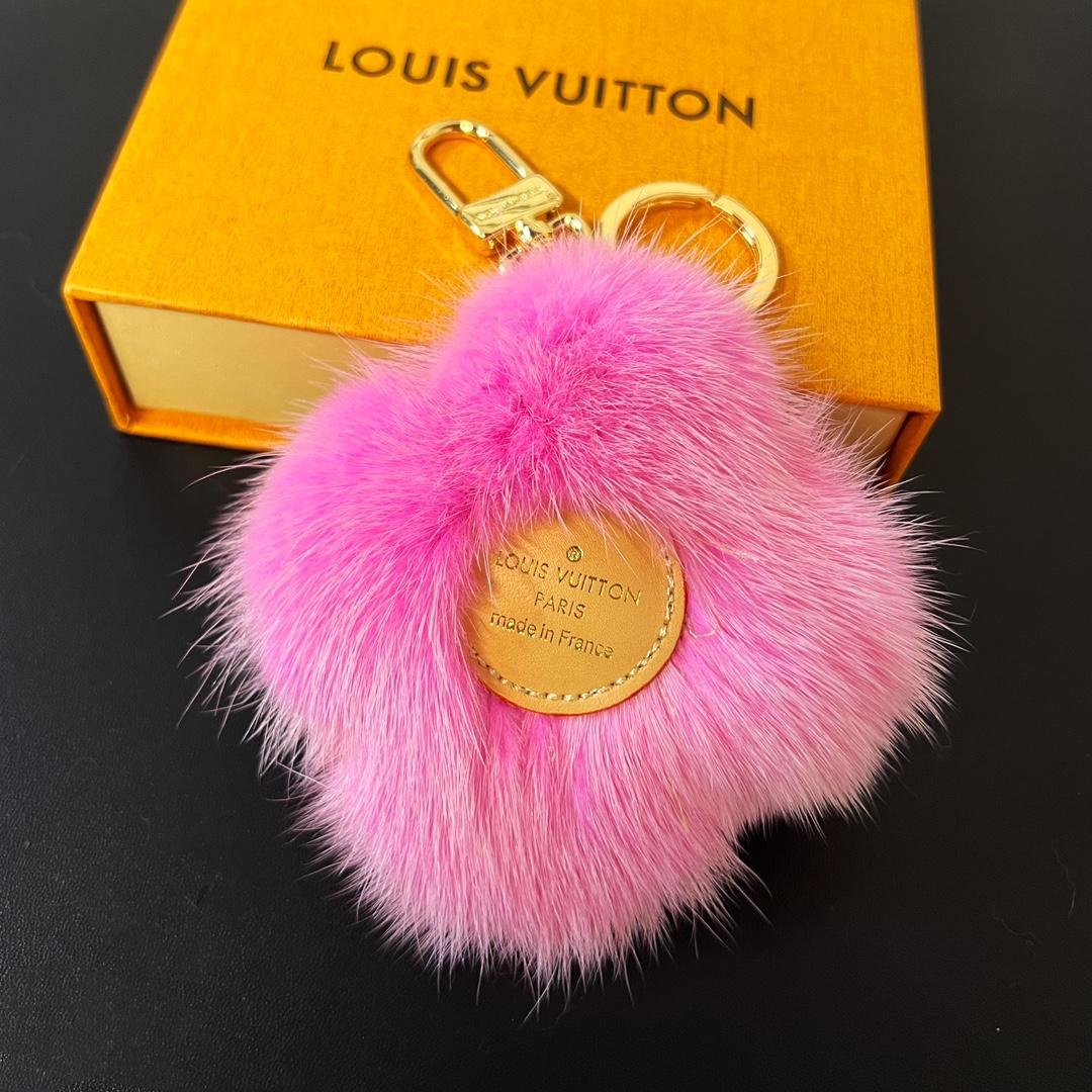 Louis Vuitto Vivienne Fur Key Holder   M01447 - DesignerGu