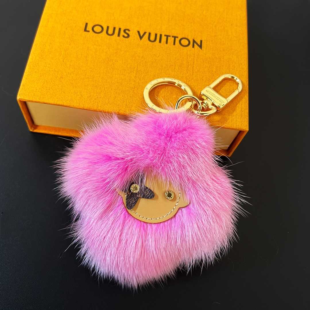 Louis Vuitto Vivienne Fur Key Holder   M01447 - DesignerGu