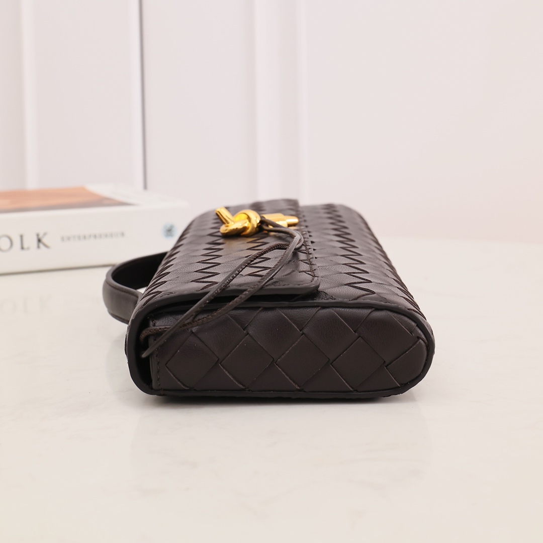 Bottega Veneta Long Clutch Andiamo With Handle - DesignerGu