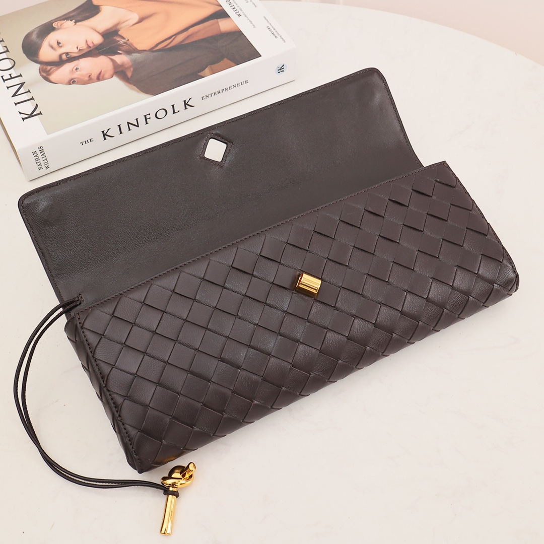 Bottega Veneta Long Clutch Andiamo With Handle - DesignerGu