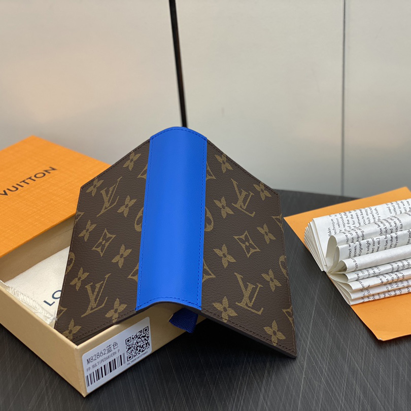 Louis Vuitton Passport Cover   M82865 - DesignerGu