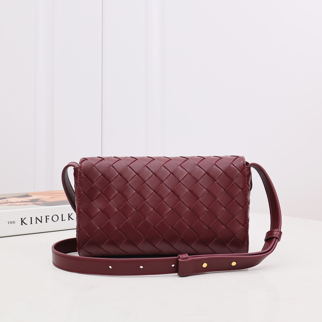 Bottega Veneta Mini Andiamo Cross-Body Bag - DesignerGu