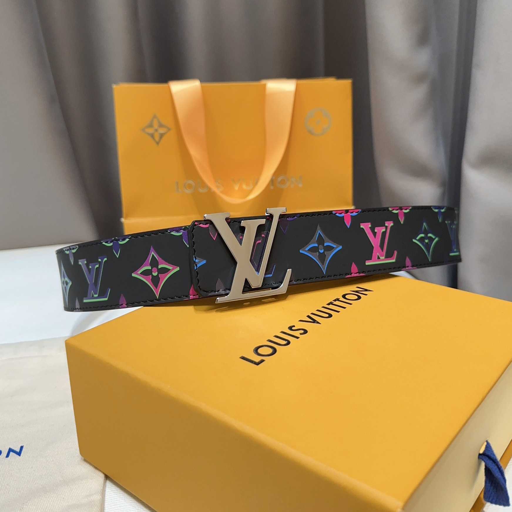 Louis Vuitton LV Light 40mm Reversible Belt - DesignerGu