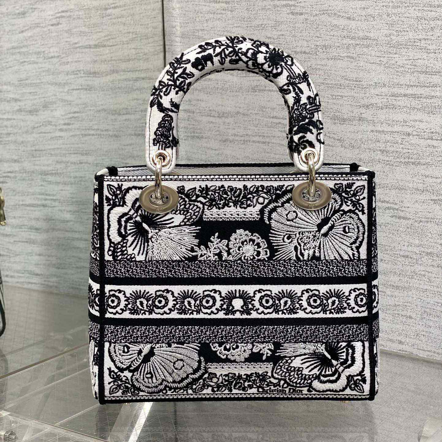 Dior Medium Lady D-Lite Bag - DesignerGu