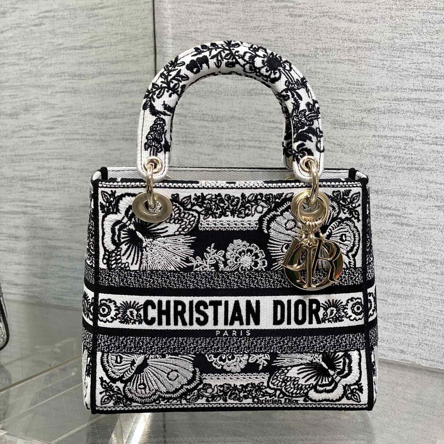 Dior Medium Lady D-Lite Bag - DesignerGu