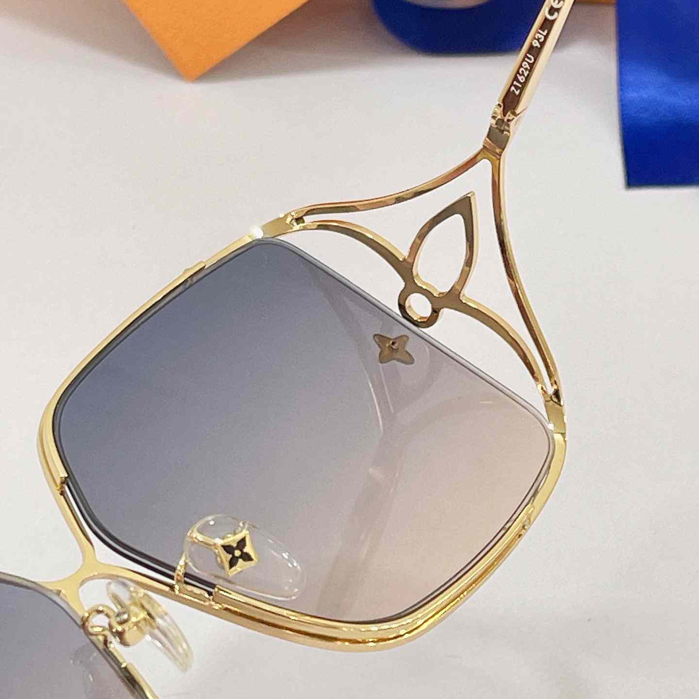 Louis Vuitton LV Petal Square Sunglasses   Z1629 - DesignerGu