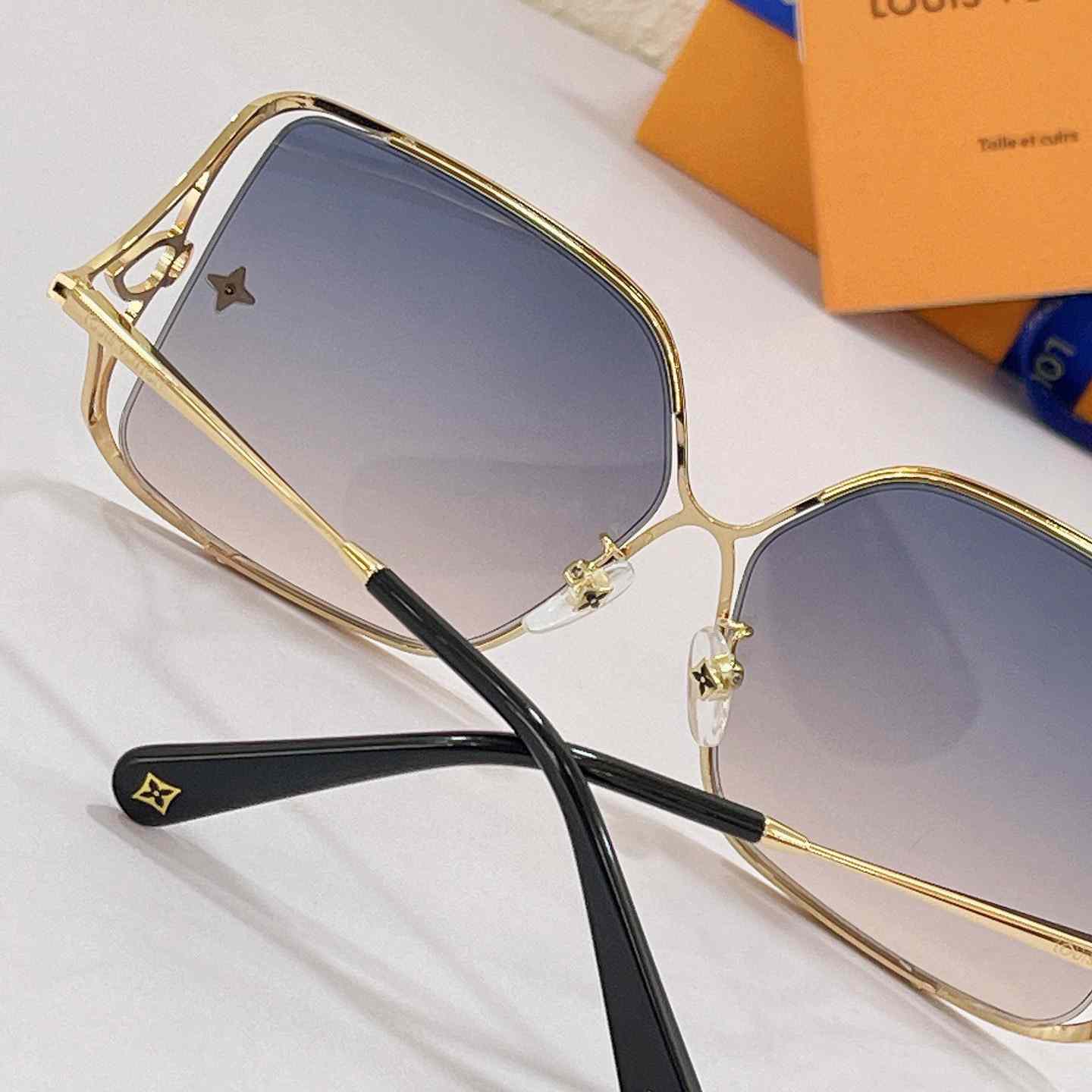 Louis Vuitton LV Petal Square Sunglasses   Z1629 - DesignerGu