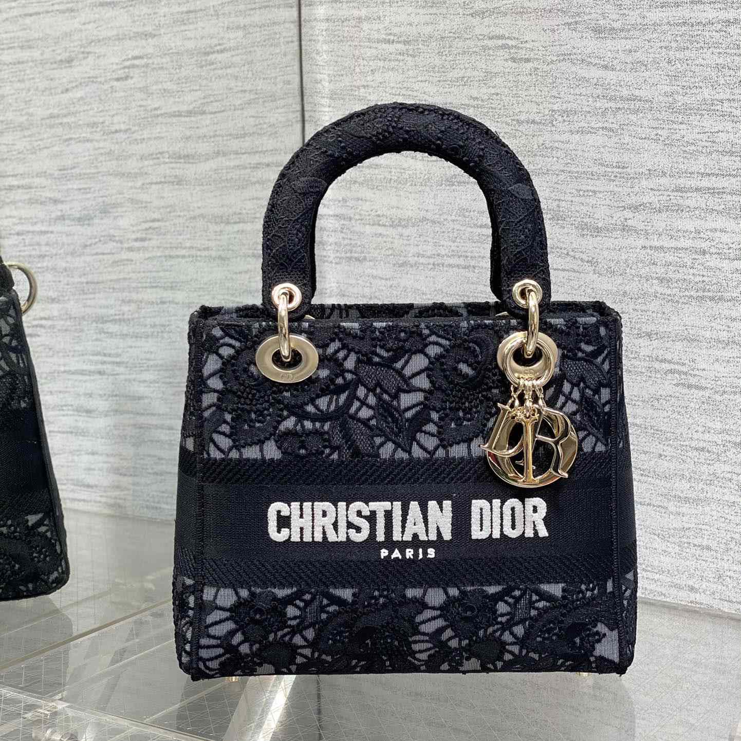 Dior Medium Lady D-Lite Bag - DesignerGu