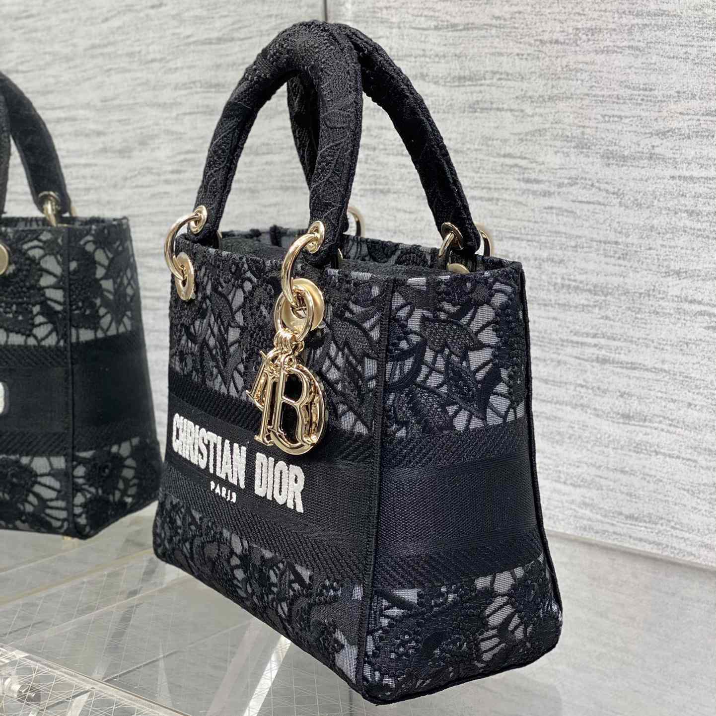 Dior Medium Lady D-Lite Bag - DesignerGu