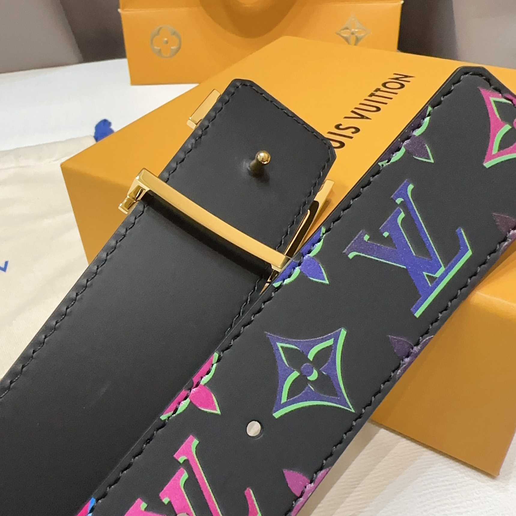 Louis Vuitton LV Light 40mm Reversible Belt - DesignerGu