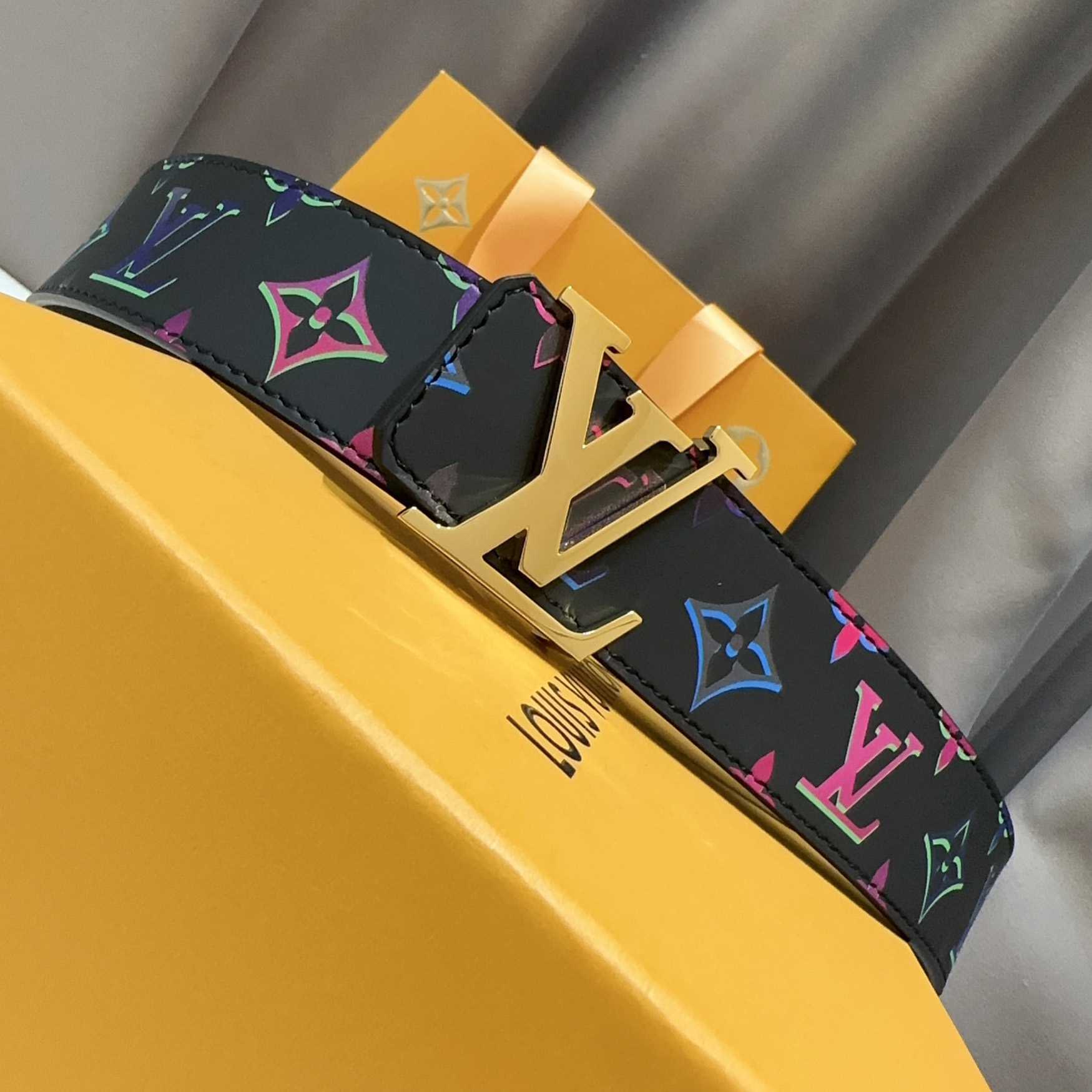 Louis Vuitton LV Light 40mm Reversible Belt - DesignerGu