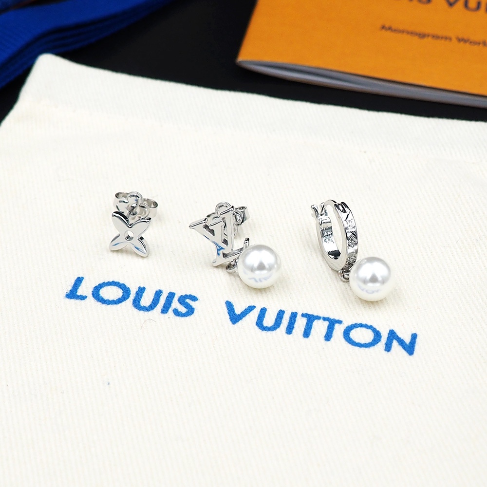 Louis Vuitton Monogram Pearls Earrings - DesignerGu