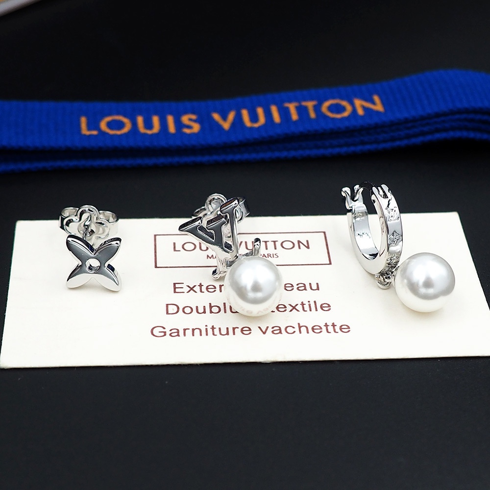 Louis Vuitton Monogram Pearls Earrings - DesignerGu