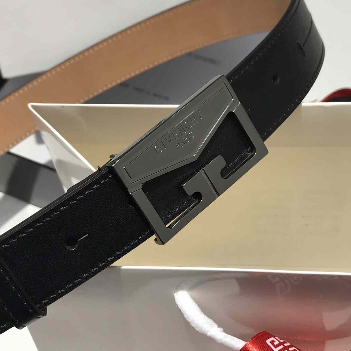 Givenchy  Leather Belt      30mm - DesignerGu