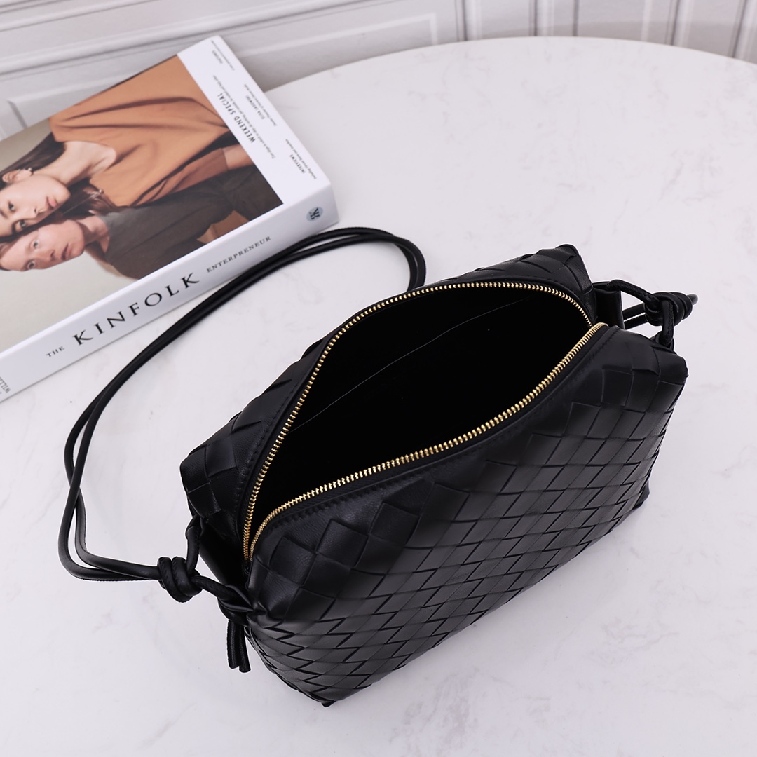 Bottega Veneta Small Loop Camera Bag - DesignerGu