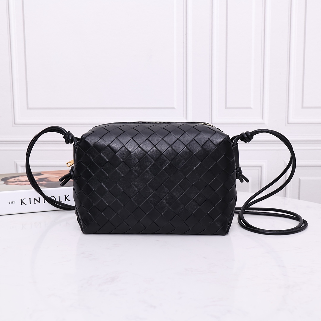 Bottega Veneta Small Loop Camera Bag - DesignerGu