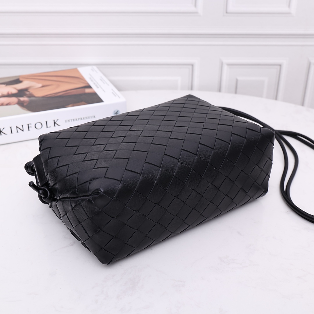 Bottega Veneta Small Loop Camera Bag - DesignerGu