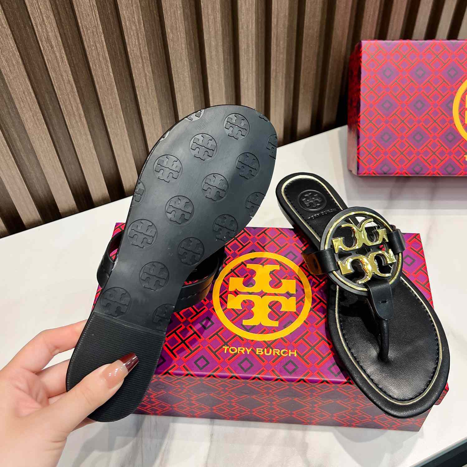 Tory Burch Leather Thong Sandals  - DesignerGu