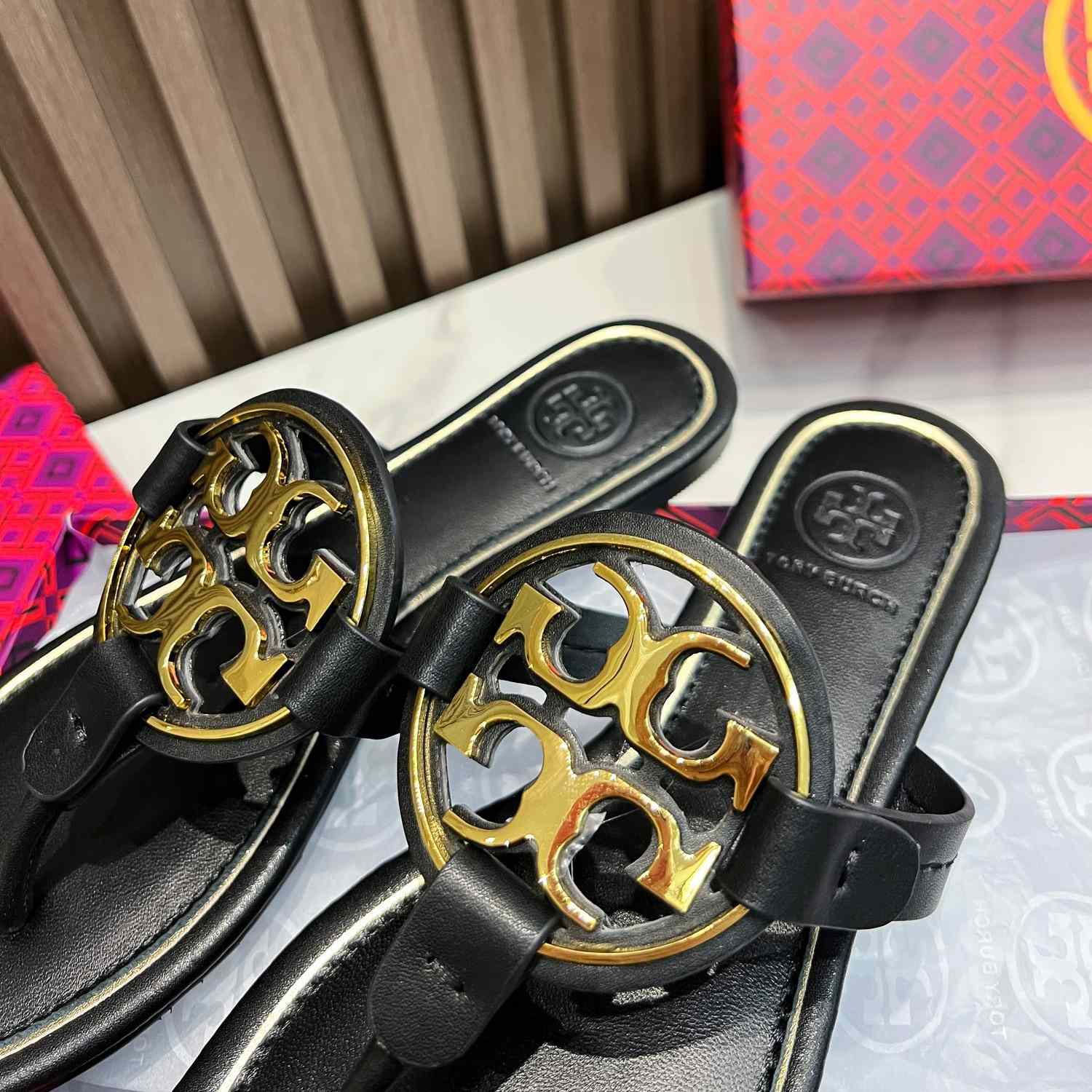 Tory Burch Leather Thong Sandals  - DesignerGu