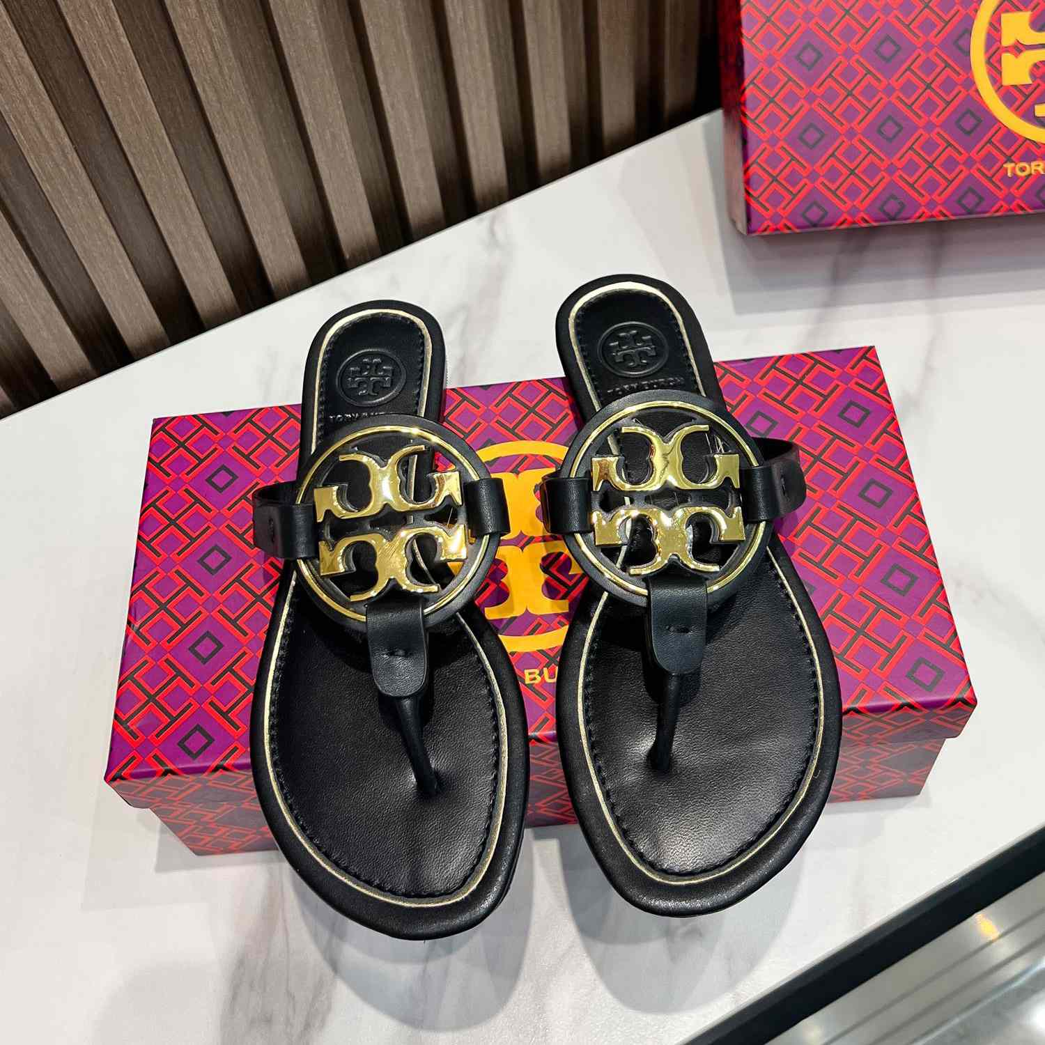 Tory Burch Leather Thong Sandals  - DesignerGu