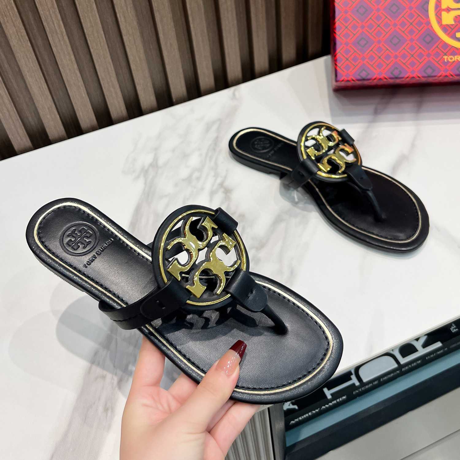 Tory Burch Leather Thong Sandals  - DesignerGu