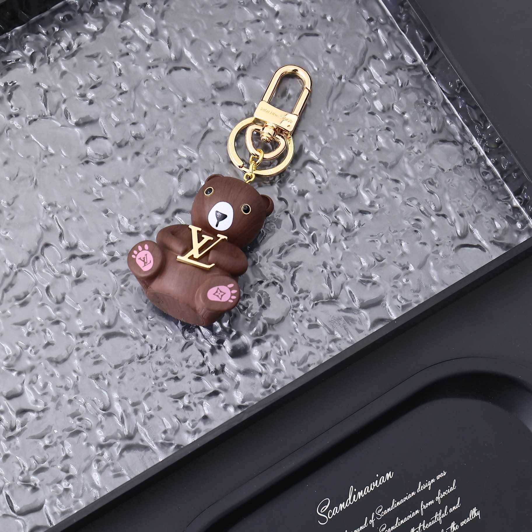 Louis Vuitton LV Teddy Bear Keyring And Bag Charm   M01360 - DesignerGu