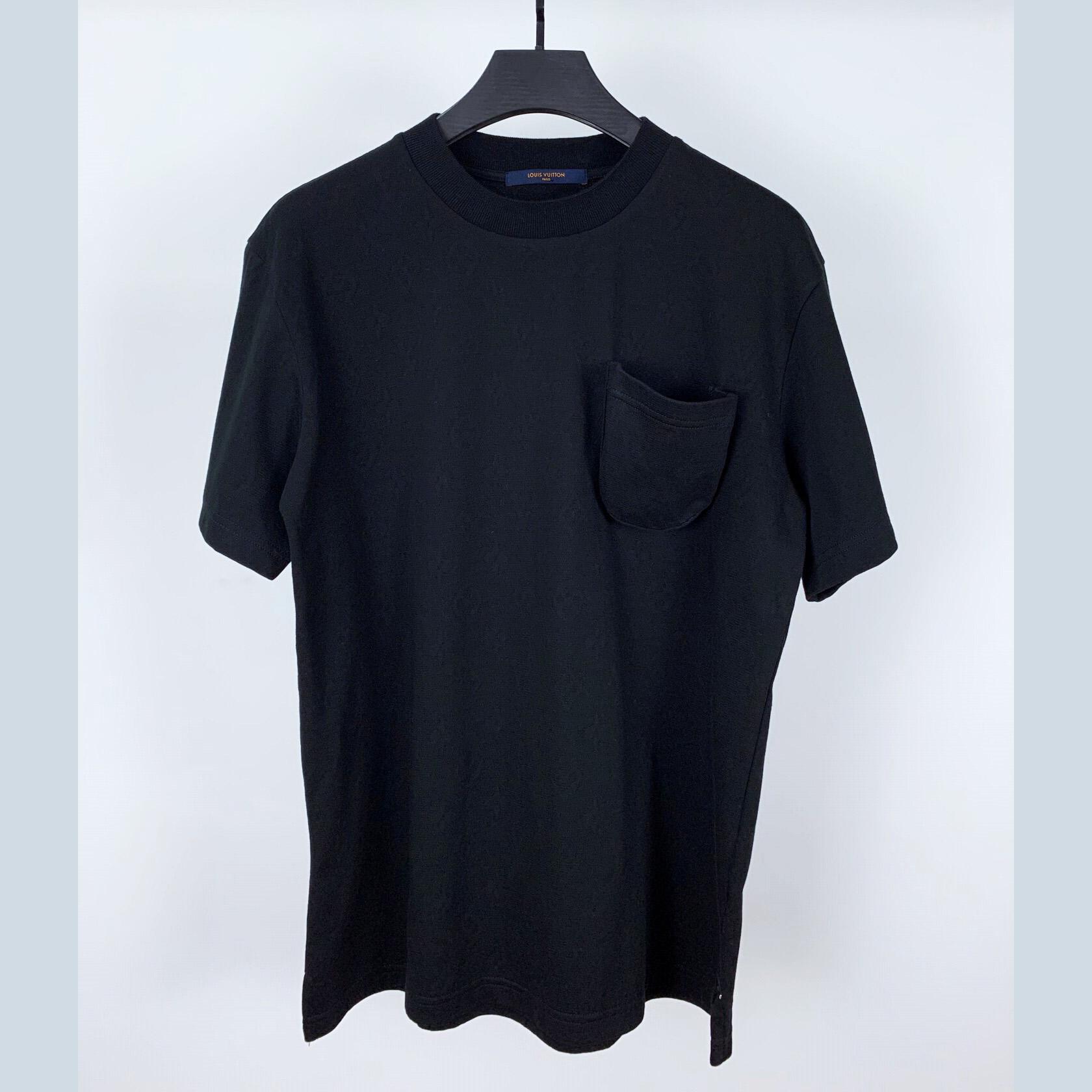 Louis Vuitton Signature 3D Pocket Monogram T-Shirt   1A5VIE - DesignerGu