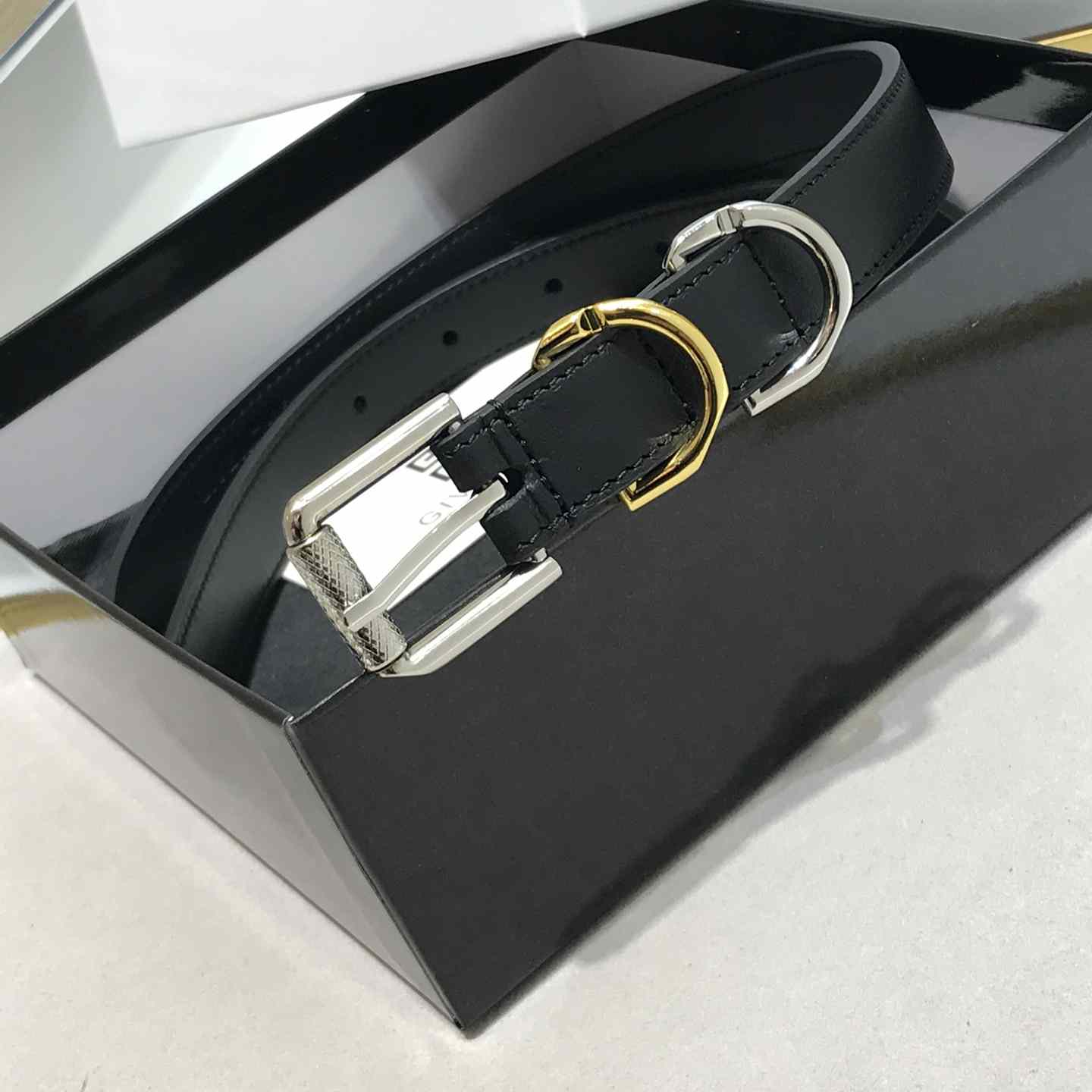 Givenchy Voyou Belt In Leather - DesignerGu