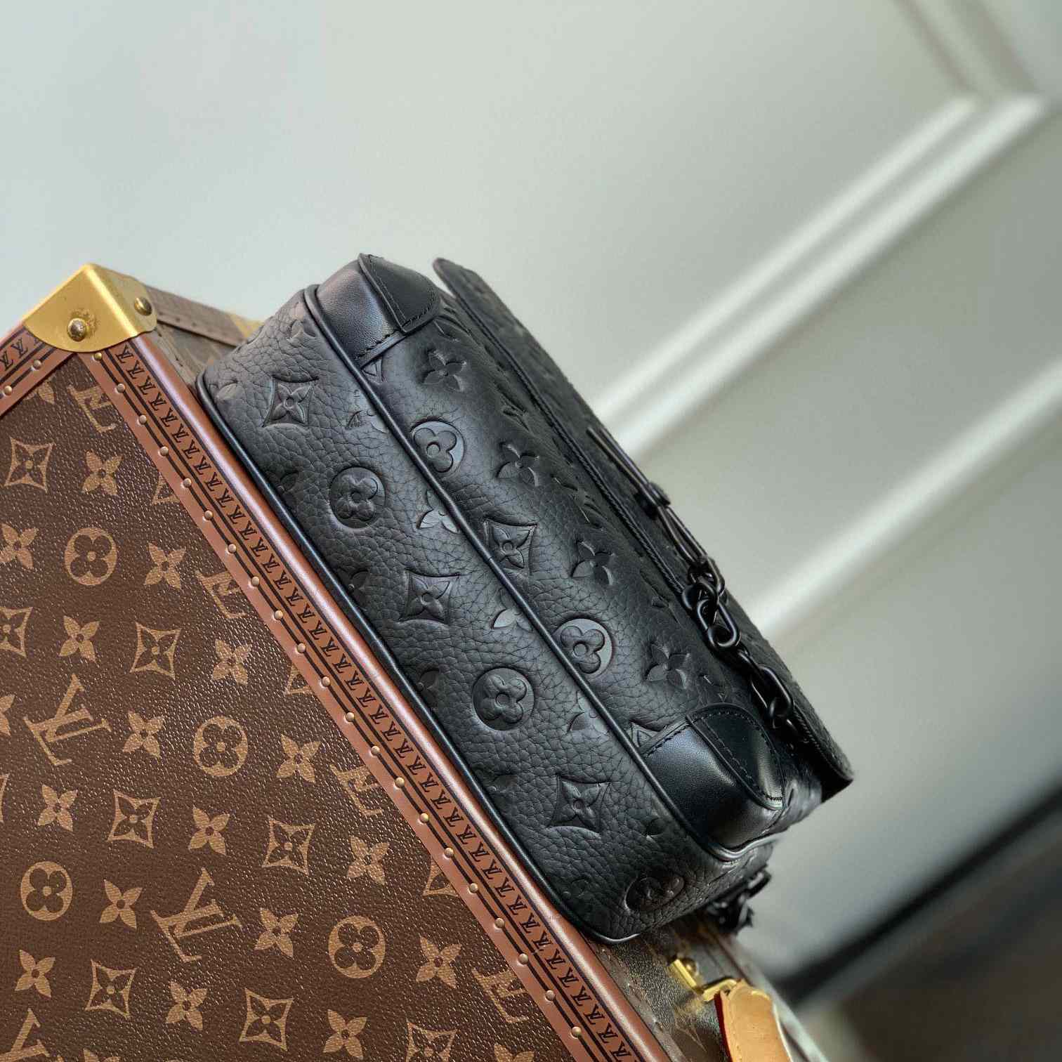 Louis Vuitton Steamer Messenger       M23742 - DesignerGu