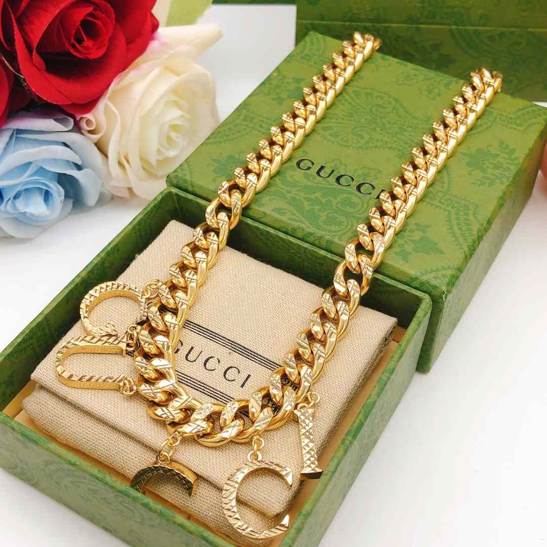 Gucci Logo-pendant Curb-link Necklace - DesignerGu