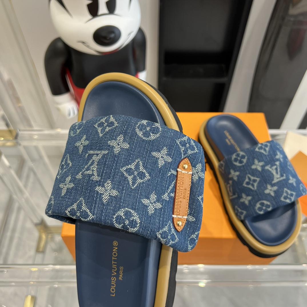 Louis Vuitton Pool Pillow Flat Comfort Mule    - DesignerGu