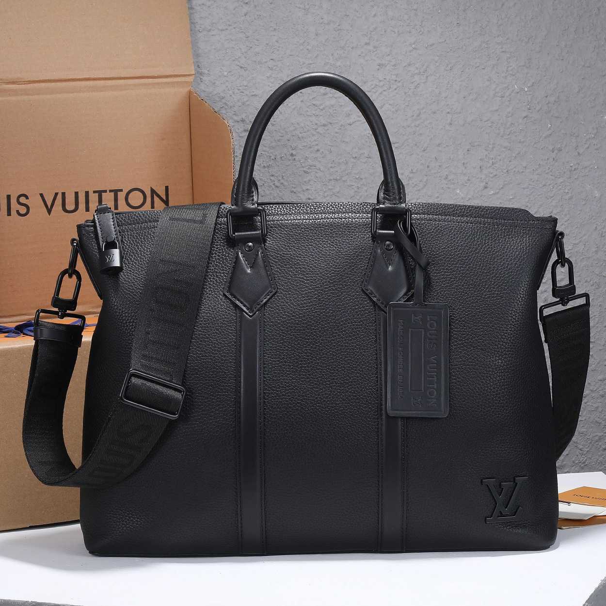 Louis Vuitton Lock It Tote   M59158 - DesignerGu