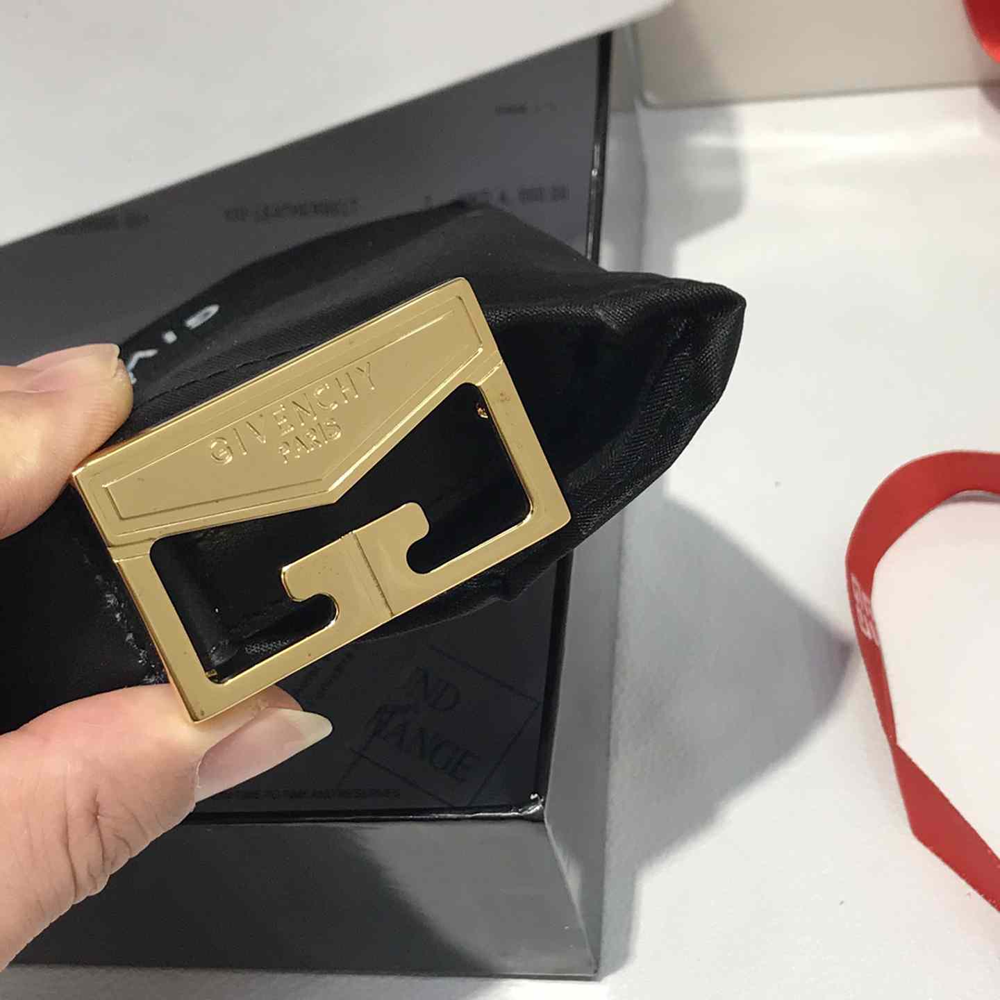 Givenchy  Leather Belt      30mm - DesignerGu