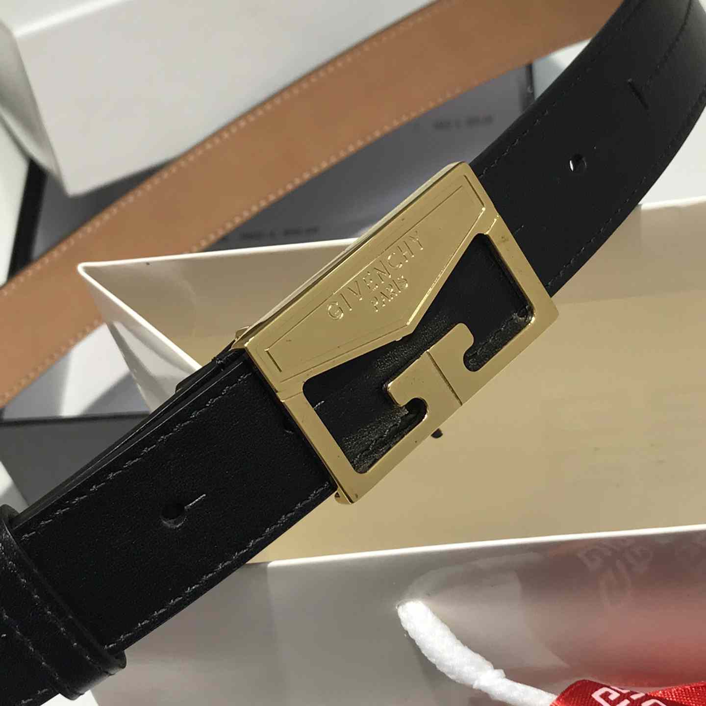 Givenchy  Leather Belt      30mm - DesignerGu