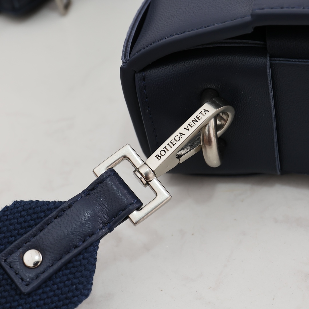 Bottega Veneta Cassette With Versatile Strap - DesignerGu