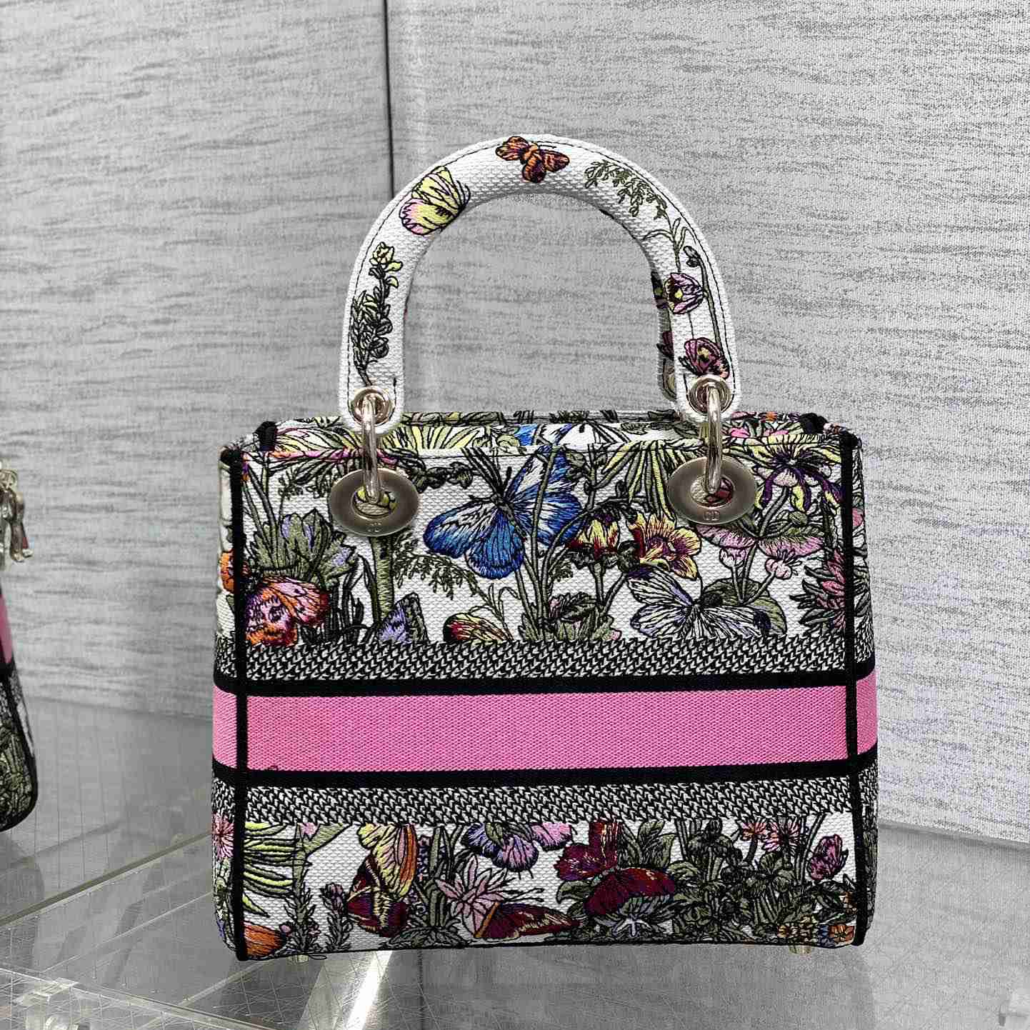 Dior Medium Lady D-Lite Bag - DesignerGu